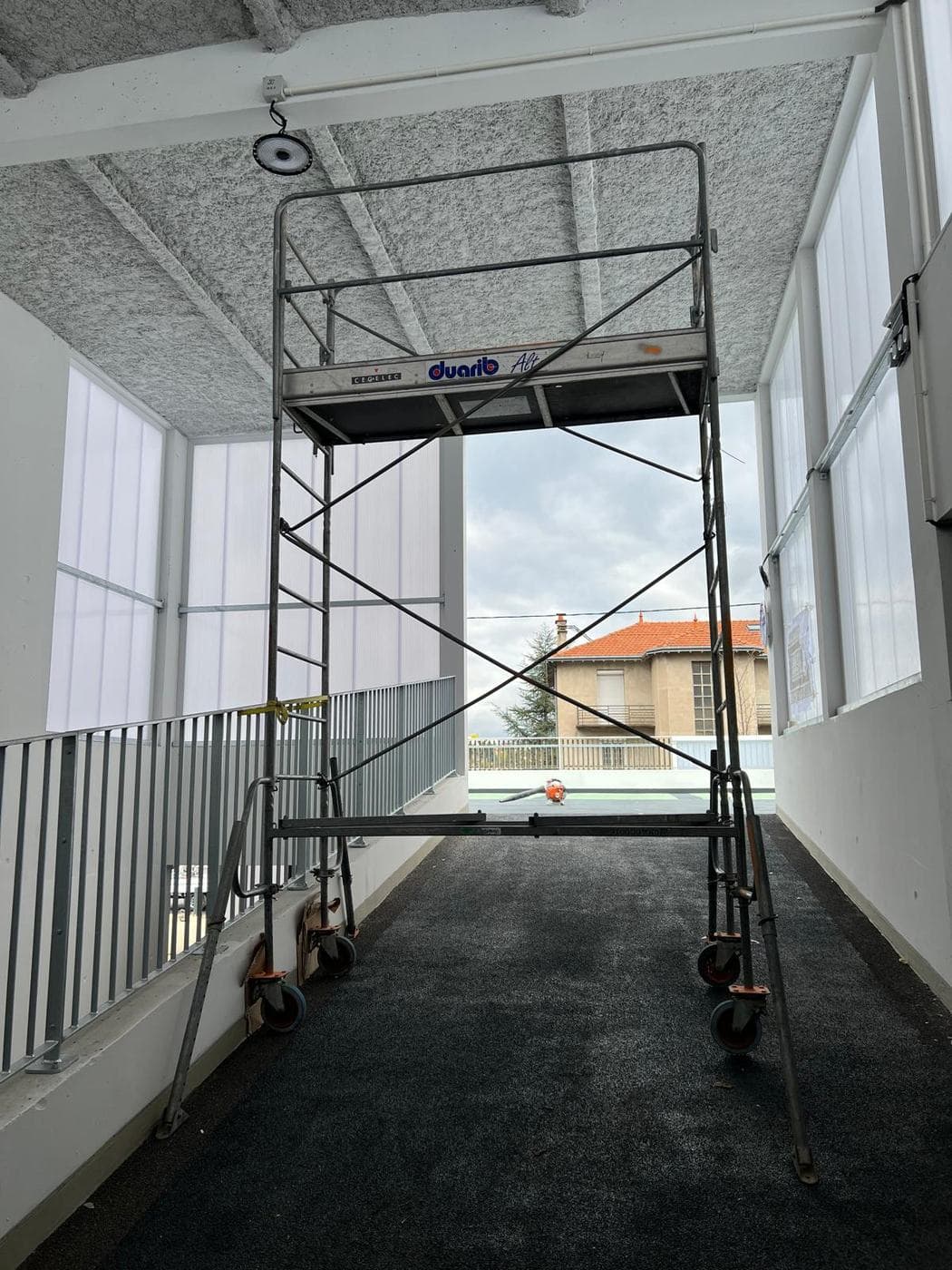Flocage isolation thermique — Coursive vitrée — échafaudage roulant